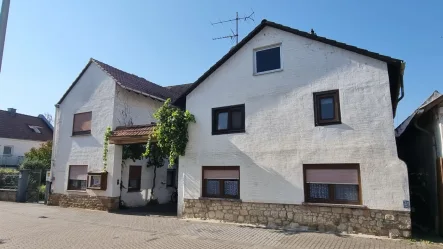 Straßenseite - Haus kaufen in Welgesheim - MFH mit Halle (ehemaliger Bauernhof) technisch i.O., gut vermietet in Welgesheim zu verkaufen