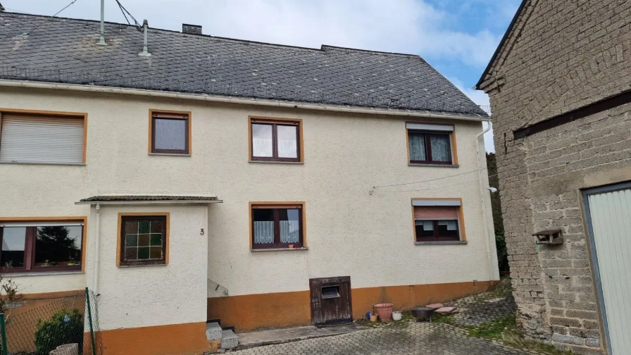  - Haus kaufen in Lykershausen - Sanierungsbedürftig u. freigestellt, ruhig gelegenes Haus mit Scheune in Lykershausen zu verkaufen