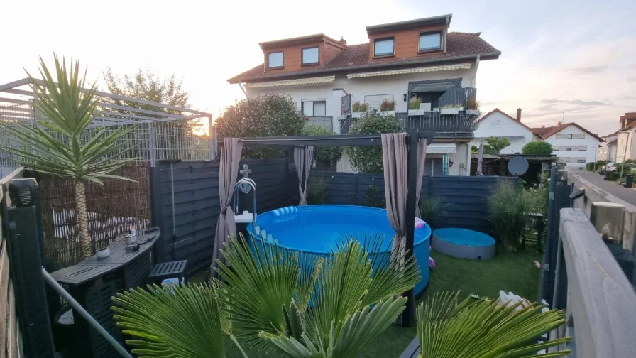 Gartenbereich mit Pool