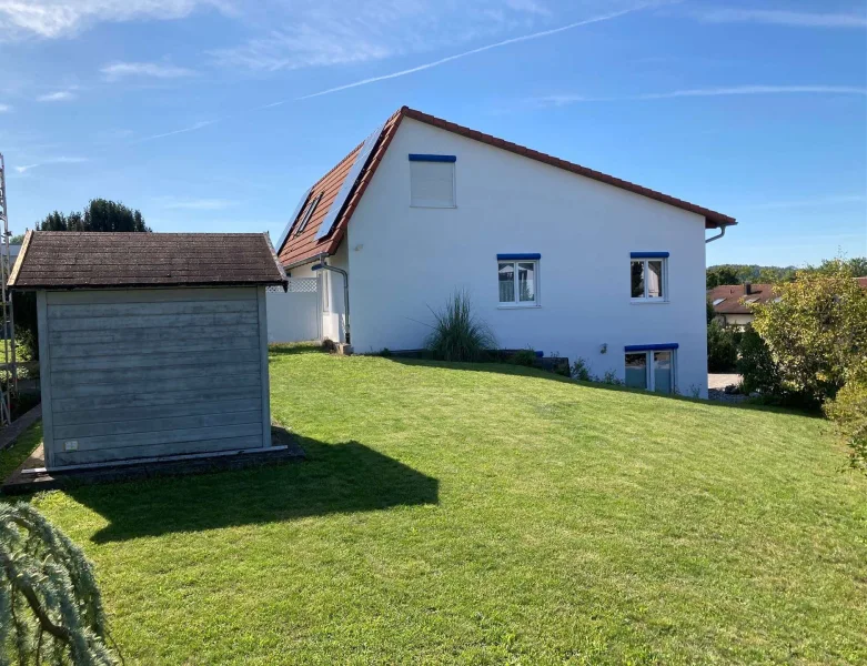 ZFH mit großem Grundstück - Haus kaufen in Vaihingen an der Enz - Großzügiges Zweifamilienhaus, Geothermie beheizt