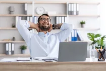 Endliche ein schönes Homeoffice shutterstock_2063491919