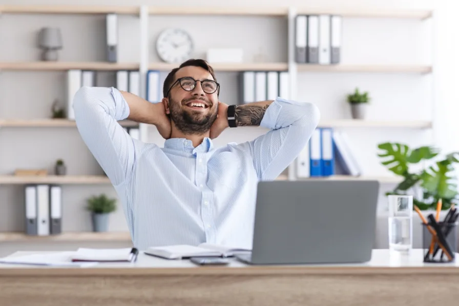 Endliche ein schönes Homeoffice shutterstock_2063491919