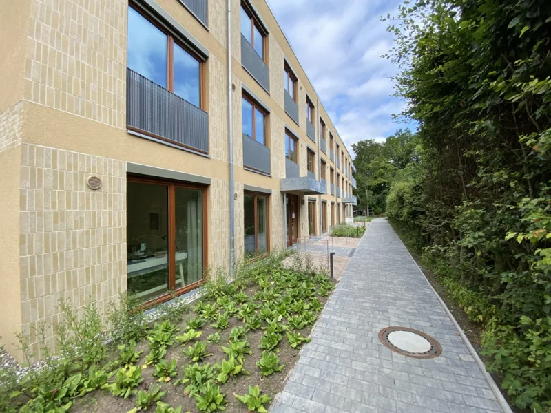 Gebäudefrontseite - Wohnung mieten in Hamburg - Neubau am Park