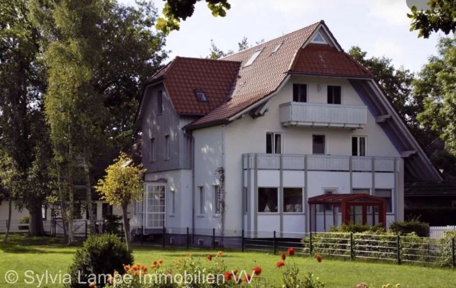 Hausansicht Nordseite - Wohnung kaufen in Ostseebad Prerow - Attraktive Kapitalanlage in gefragter Wohnlage in Prerow zu verkaufen