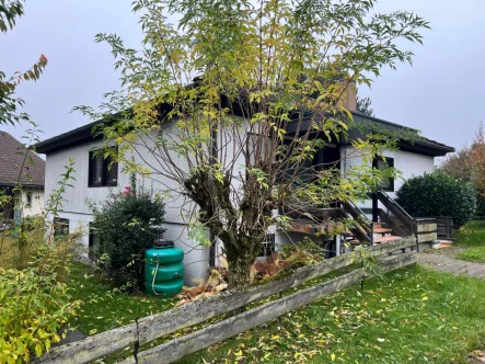 Ansicht - Haus kaufen in Königsbronn - Wohnen und Schlafen auf einer Ebene! Bungalow mit Einliegerwohnung in Königsbronn-Zang zu verkaufen.