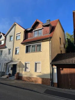 Ansicht - Haus kaufen in Heidenheim - gepflegte Doppelhaushälfte in Heidenheim-Mergelstetten zu verkaufen.