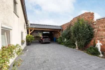 Einfahrt / Carport