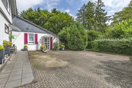 Ansicht - Haus kaufen in Braak - Modernisierter Bungalow (DHH) auf parkähnlichem Grundstück