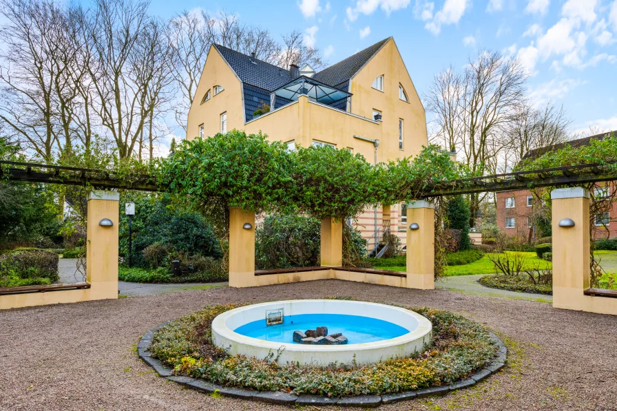 Gartenanlage - Wohnung kaufen in Hamburg - Natur pur! Einzugsbereit mit Terrasse und Garten in Alt-Rahlstedt