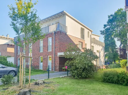 Titelbild - Wohnung kaufen in Hamburg - ,,Neuwertig und lichtdurchflutet!"Attraktives Penthouse in bevorzugt grüner Lage von Hamburg-Sülldorf