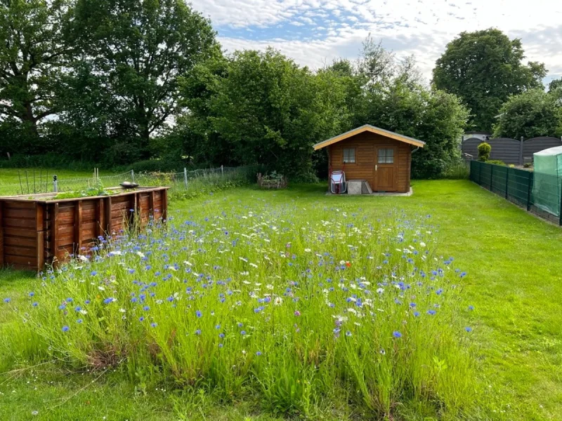 Garten mit Gartenhaus