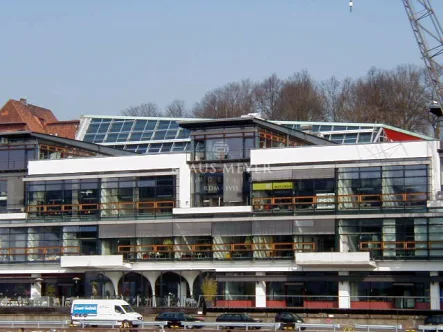 Ansicht - Büro/Praxis mieten in Hamburg - Hafen- und Elbblick mit Balkon, 6-8- coole Büros
