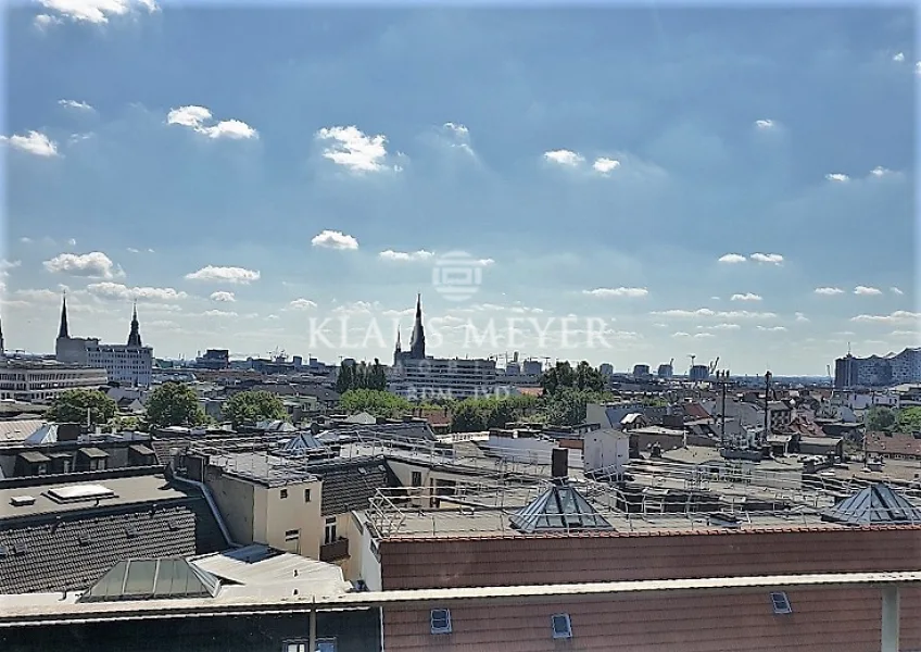 Ausblick  - Büro/Praxis mieten in Hamburg - Blick über HH aus dem 7. OG, 226 m² + 131 m² exkl. Dachterrasse, provisionsfrei, hist.  Kontorhaus