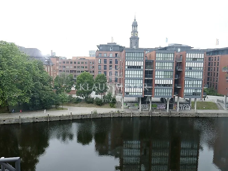 Beispiel Ausblick Herrlickeit - Büro/Praxis mieten in Hamburg - Herrlicher Ausblick 5. OG u.a. auf den Oberhafen- provisionsfrei - gemeinsame Dachterrasse