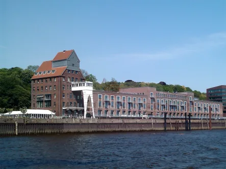 Ansicht - Büro/Praxis mieten in Hamburg - repräsentative Loftflächen, hohe Decken, weite Aussicht über Hafen und die Elbe, provisionsfrei