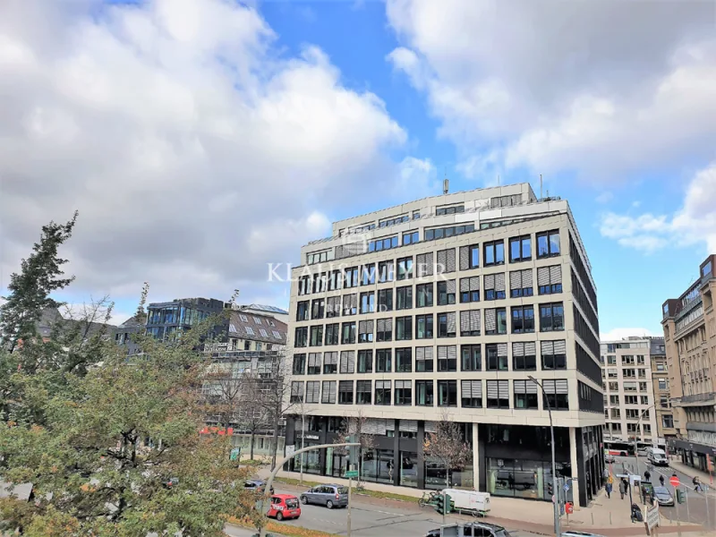 Ansicht  - Laden/Einzelhandel mieten in Hamburg - Moderner Flagship-Store - 1a Sichtlage - Hauptverkehrsstraße „Nikolaikontor“