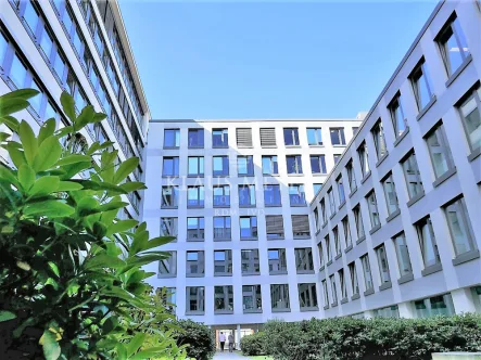 Innenhof - Büro/Praxis mieten in Hamburg - HOCH ATTRAKTIVE BÜROFLÄCHEN - TOP LAGE - SUPER PREIS - WASSERLAGE - PROVISIONSFREI