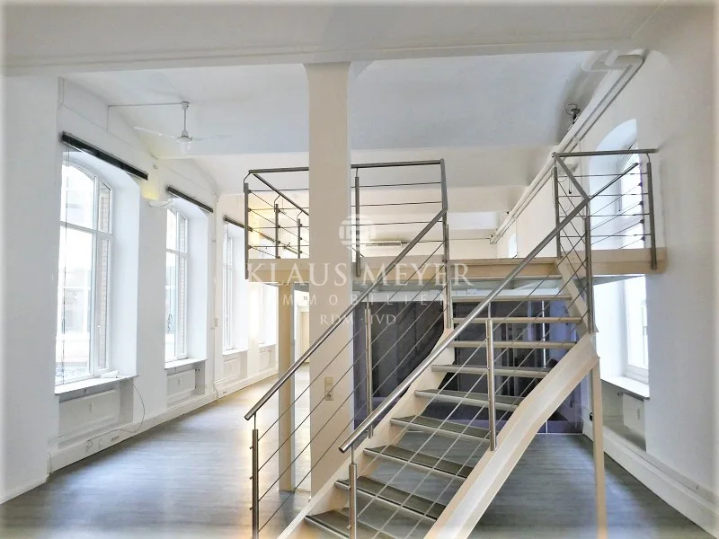 helle Fläche - Büro/Praxis mieten in Hamburg - Provisionsfrei, helle Büros Loftstyle, historischen Ensemble