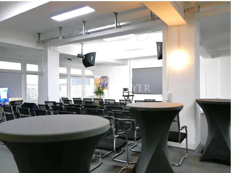 große Besprechung - Büro/Praxis mieten in Hamburg / Hammerbrook - Lastenaufzug Loft im New York Style faire Miete geringe NK  Ausblick Nh. HafenCity, provisionsfrei