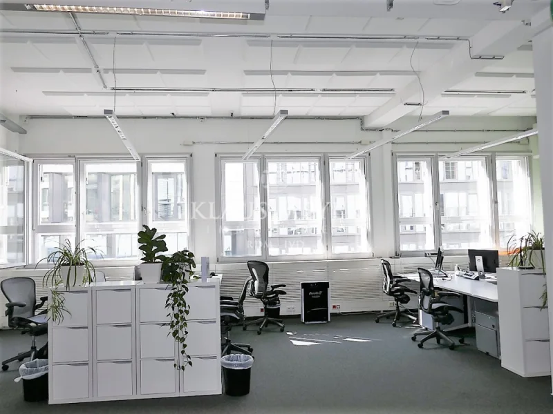 im Büro, 637m²