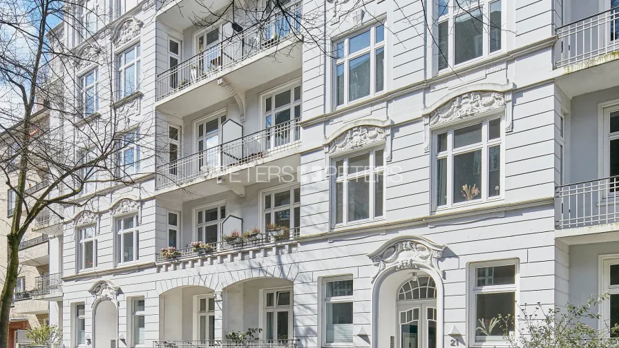 Hausansicht - Wohnung kaufen in Hamburg - + Charmanter Altbau trifft modernes Design +