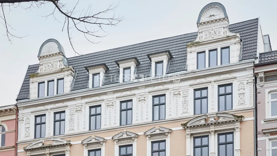 Außenansicht  - Wohnung kaufen in Hamburg - + Traumhafte Endetage - Mittendrin und doch ruhig  +