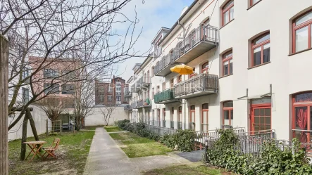 Hausansicht - Wohnung kaufen in Hamburg - + Ruhige Wohlfühl-Oase mitten im Szeneviertel +