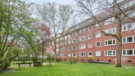 Rückwärtige Hausansicht - Wohnung kaufen in Hamburg - + Do-it-yourself-Schmuckstück am Eilbekkanal +