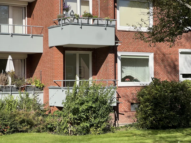 Geschützter Balkon im Grünen