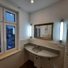 Modernes Badezimmer