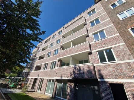 Hausansicht - Wohnung kaufen in Hamburg-Barmbek - Perfekt für Barmbek - Hochwertige 3-Zimmer-Neubauwohnung im 3. Obergeschoss mit Balkon