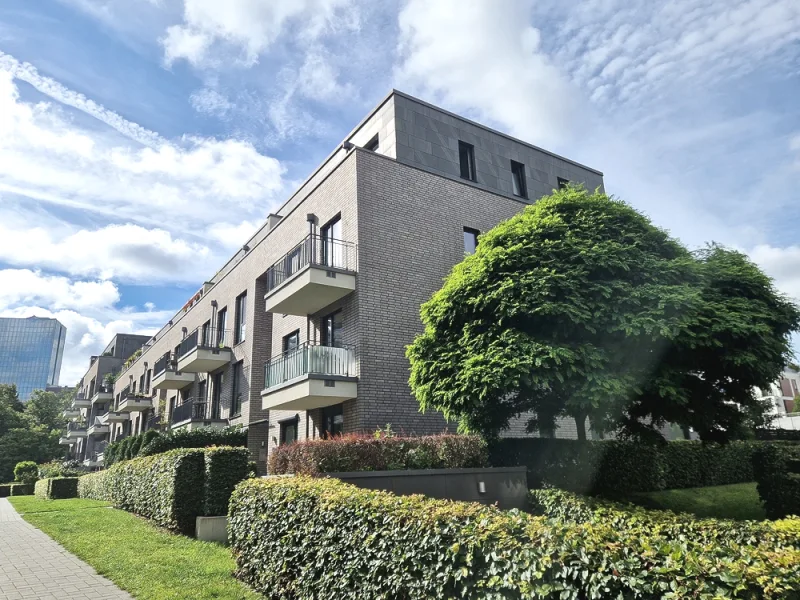 Hausansicht - Wohnung kaufen in Hamburg-Winterhude - Familiengerechte 4-Zimmer-Neubauwohnung mit Terrasse und kleinem Garten in der Jarrestadt/Winterhude