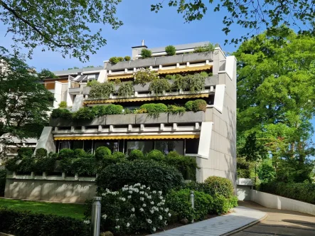 HausansichtI - Wohnung kaufen in Hamburg-Uhlenhorst - Endetagenwohnung mit 2 großen Dachterrassen und mit Blick auf den Feenteich