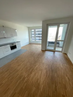 Wohnzimmer  (Muster) - Wohnung mieten in Hamburg - Schöne 2-Zimmer-Maisonette-Wohnung mit Balkon und Loggia ca. 74,69 m²