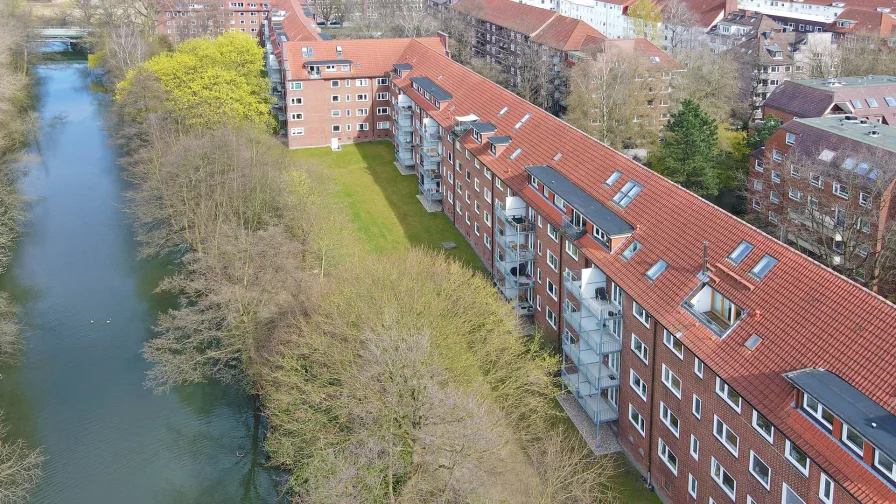 Luftaufnahme - Wohnung kaufen in Hamburg/ Barmbek-Nord - Renovierte 2-Zimmer Wohnung mit Balkon und beeindruckendem Blick auf den Barmbeker Stichkanal