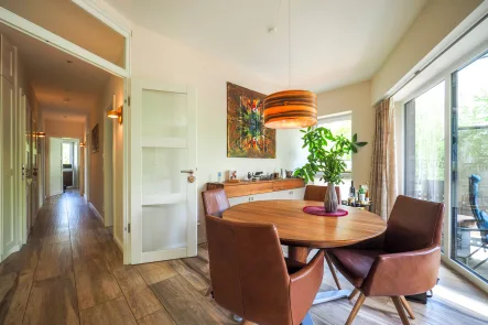 Essbereich mit Balkonzugang - Wohnung kaufen in Ahrensburg - Ahrensburg/Hagen: Elegante, komfortable Etagenwohnung, barrierefrei