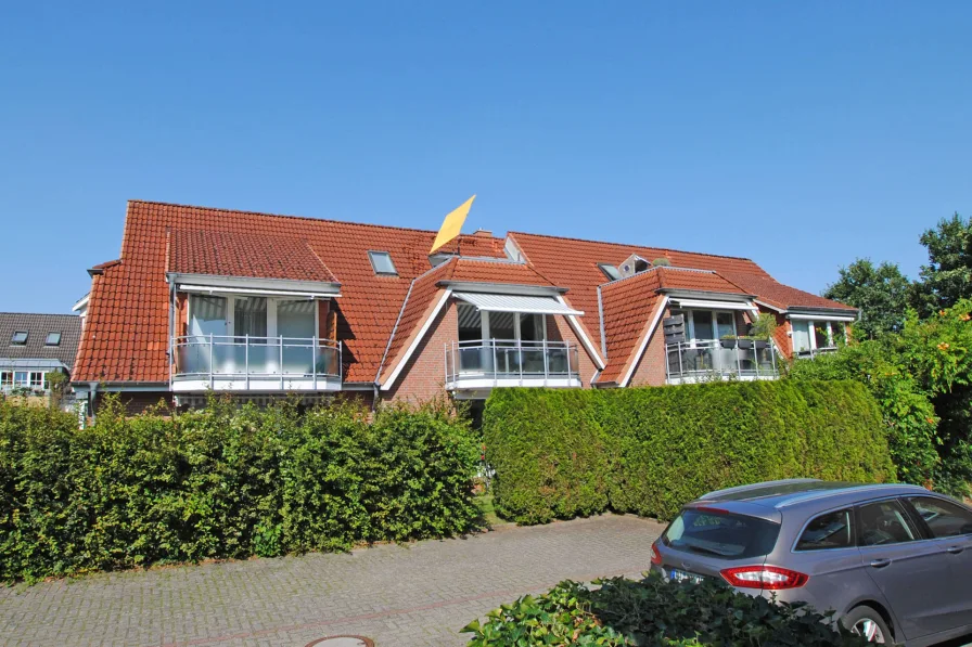 Die Hausansicht - Wohnung kaufen in Schenefeld - Toplage am Klövensteen: Maisonette mit zwei Balkonen - sonnig und ruhig