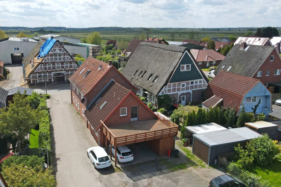 Bauernhaus mit Anbau und Dachterrasse