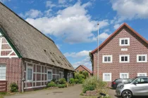 Reetdachhaus und Bauernhaus