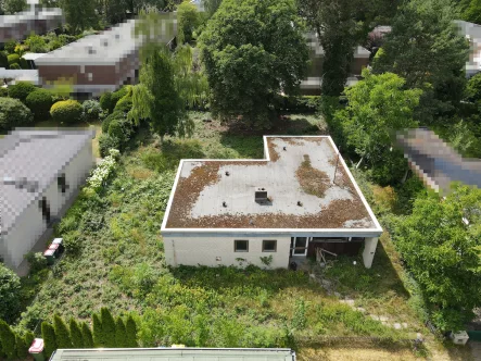 Ansicht Bestand - Haus kaufen in Hamburg / Sasel - Sasel | am Naturschutzgebiet Hainesch-Iland - Bungalow Sanierungsobjekt mit Erweiterungspotential