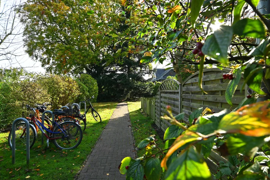 Fahrradabstellbügel im Garten