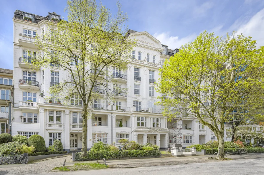 Aussenansicht - Wohnung kaufen in Hamburg - Repräsentative Altbau-ETW im Erdgeschoss mit Garten und Terrasse im Hofweg Palais: