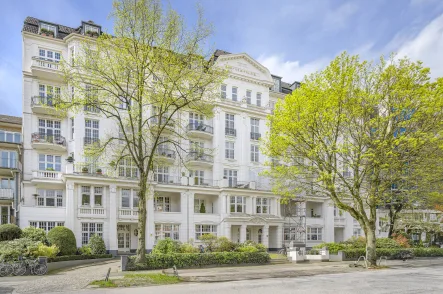 Aussenansicht - Wohnung kaufen in Hamburg - Repräsentative Altbau-ETW im Erdgeschoss mit Garten und Terrasse im Hofweg Palais: