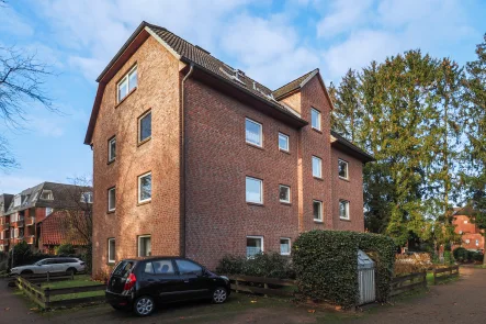 Blick zum Haus - Wohnung kaufen in Bargteheide - Bargteheide-Zentrum: Ruhig gelegene, helle 3-Zimmer-Wohnung mit Balkon und PKW-Stellplatz