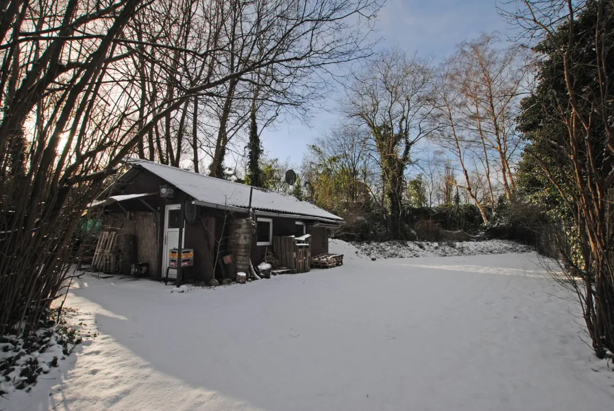 Gartenhaus und Grillplatz