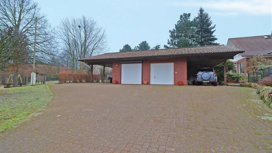 Garage und Carport