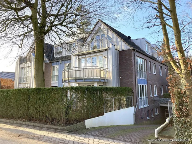 Ansicht - Wohnung kaufen in Hamburg / Hummelsbüttel - Charmante 94 m² Eigentumswohnung in Hummelsbüttelmit Südbalkon, Tiefgarage und Fahrstuhl