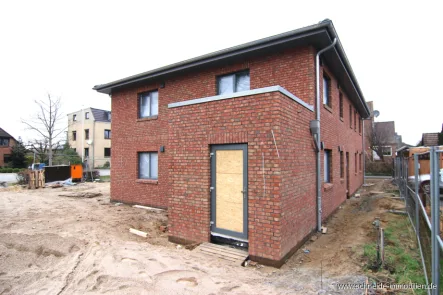Rückwärtige Ansicht (Bautenstand 02/2024 - Wohnung kaufen in Hamburg - Nachhaltiges Wohnen! Neubau 3-Zimmer Dachgeschosswohnung mit Balkon -Direkt vom Bauträger-