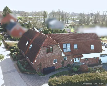Drohne 1 - Wohnung kaufen in Hamburg - Großzügige und geräumige 4,5-Zimmer Dachgeschosswohnung nahe der Elbe mit großem Balkon & Garage in Neuengamme