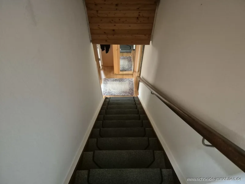 Treppenaufgang, Blick in den Flur Erdgeschoss